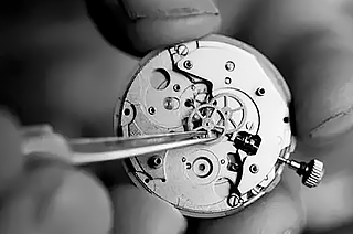 艾米龙机械表走时误差大怎么办？（原因分析与解决方法）